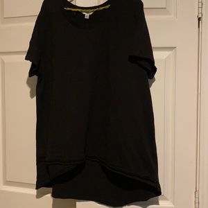 Black round neckline short sleeves tee w/odd hem